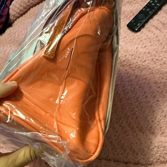 Badgley Mischka Vegan Leather Coral Women's Bag - Picture 3 of 4